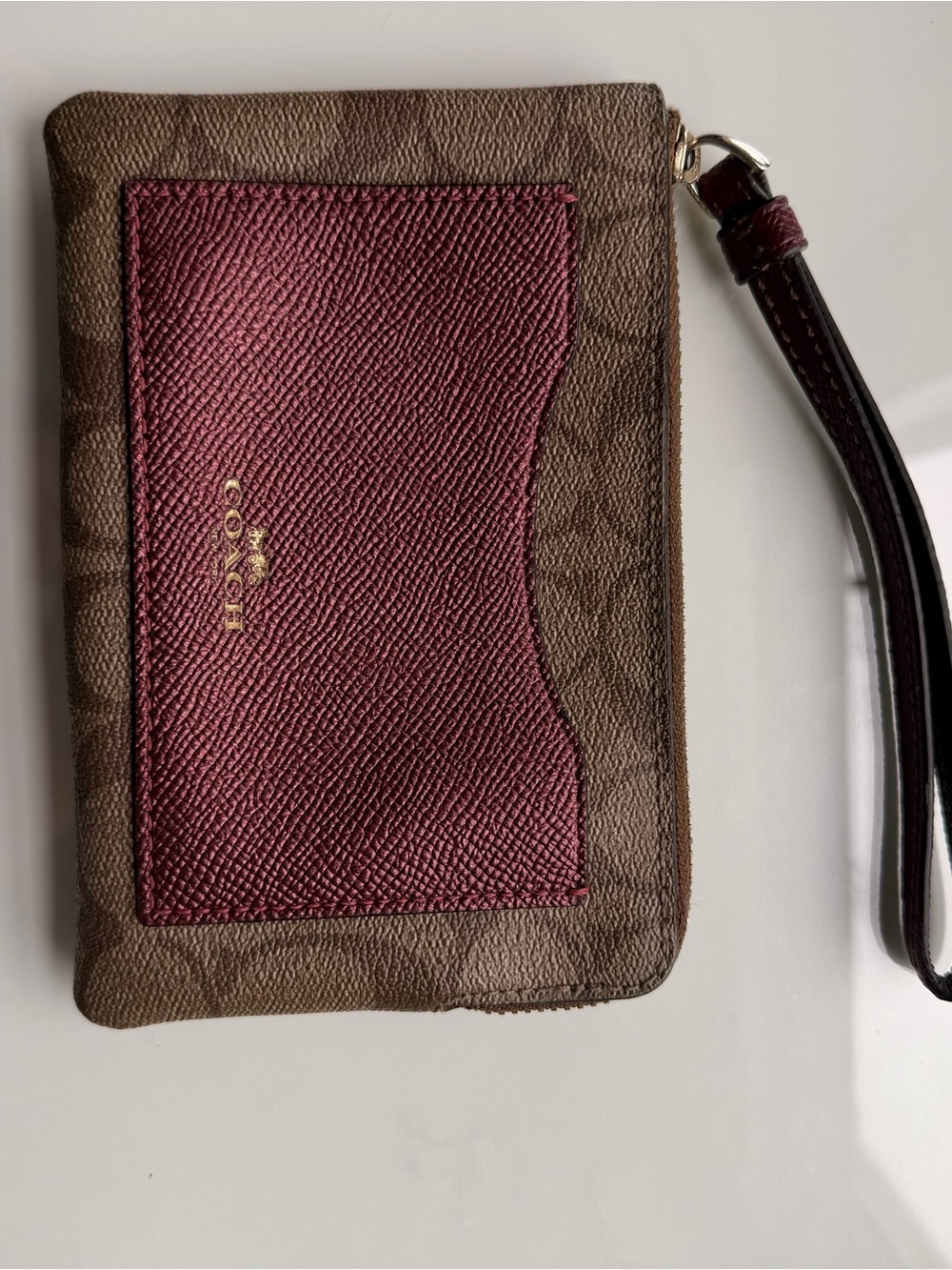♡ COACH burgundy and brown wristlet ♡